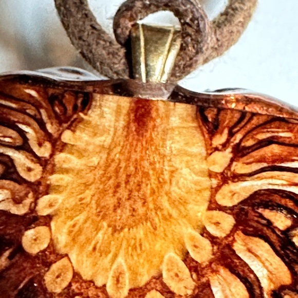 🛍️soldNECKLACE Handcrafted Pinecone pendant center cut heart on cord 4007 B - Picture 13 of 14